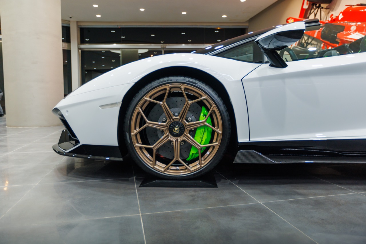 2022 Lamborghini Aventador LP 780-4 Ultimae Roadster, 12/15