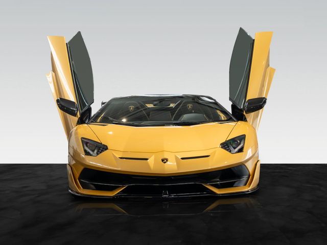 2021 Lamborghini Aventador SVJ Roadster, 3/5