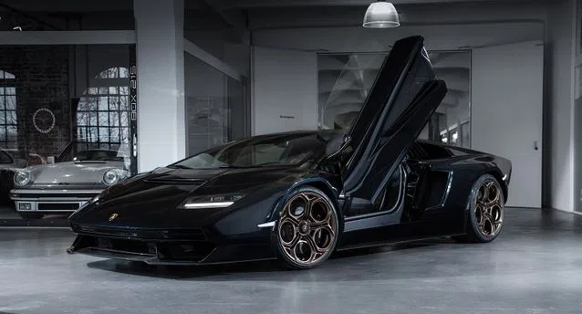 2022 Lamborghini Countach LPI 800-4