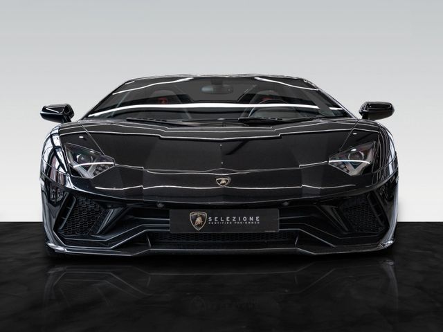 2018 Lamborghini Aventador S Roadster, 3/6
