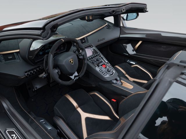 2020 Lamborghini Aventador SVJ Roadster, 2/6