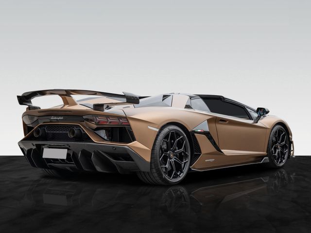 2020 Lamborghini Aventador SVJ Roadster, 3/6