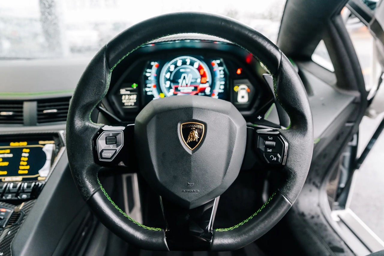 2017 Lamborghini Aventador S, 2/20