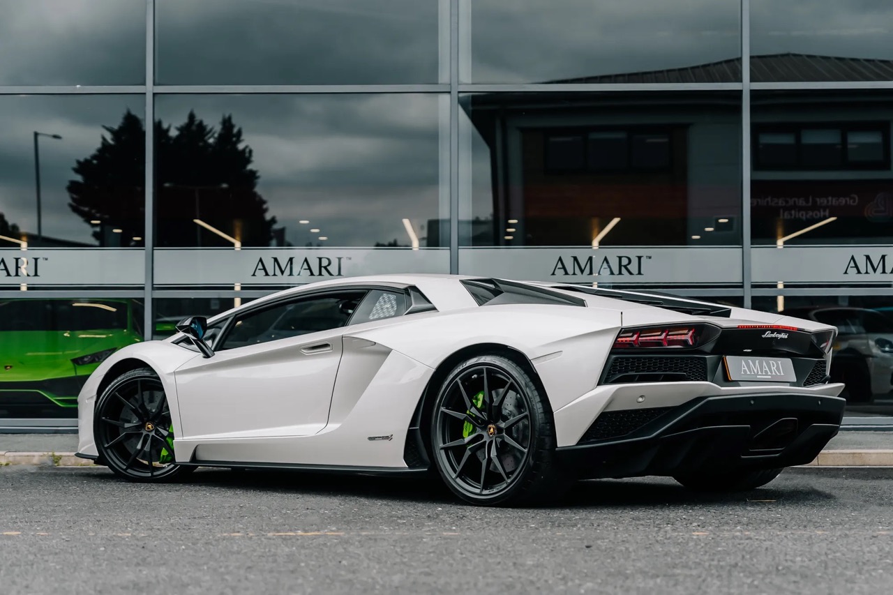 2017 Lamborghini Aventador S, 3/20
