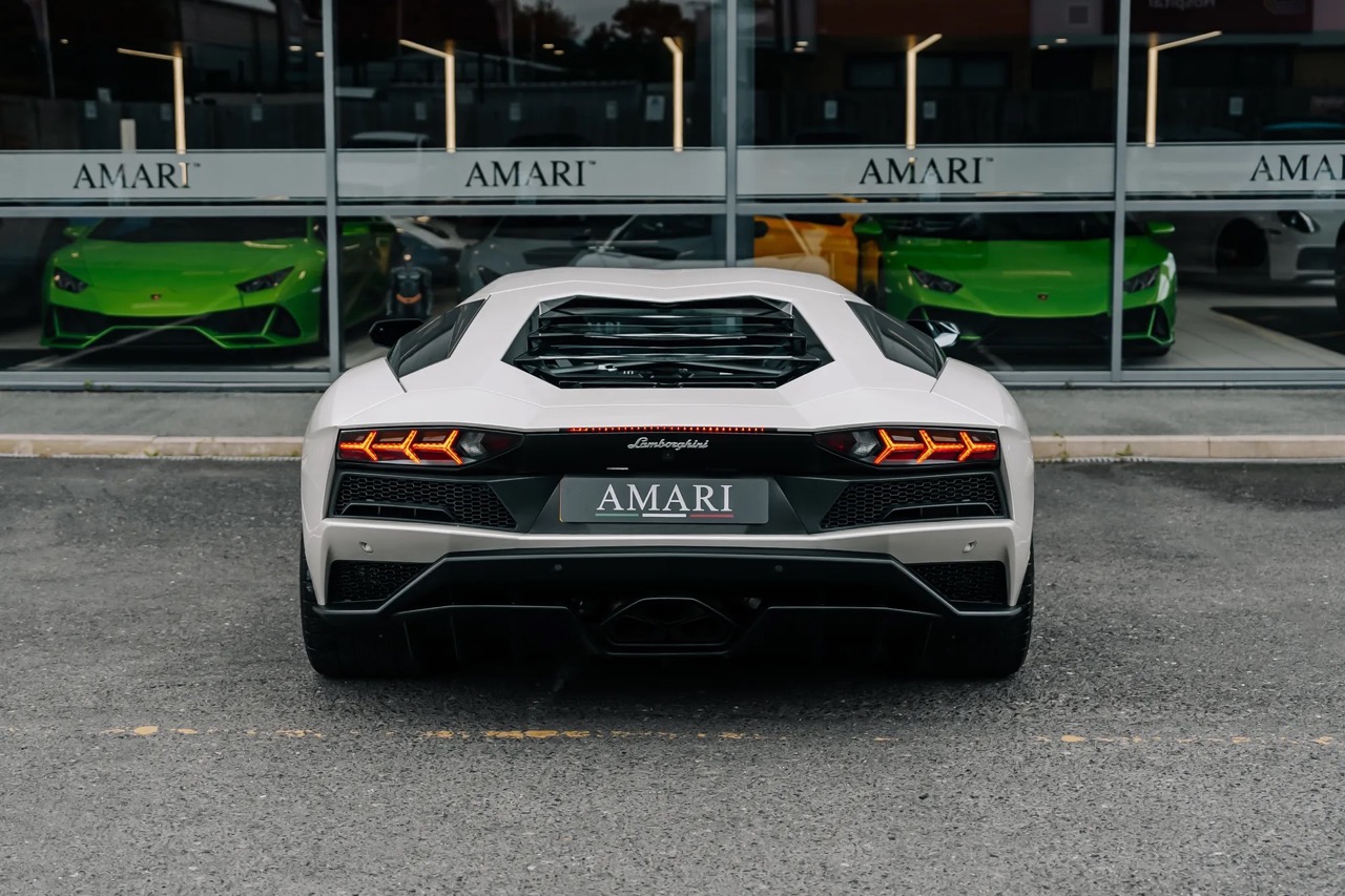 2017 Lamborghini Aventador S, 16/20