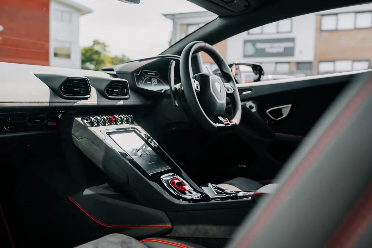 2024 Lamborghini Huracán Tecnica interior, dashboard, Nero Alcantara