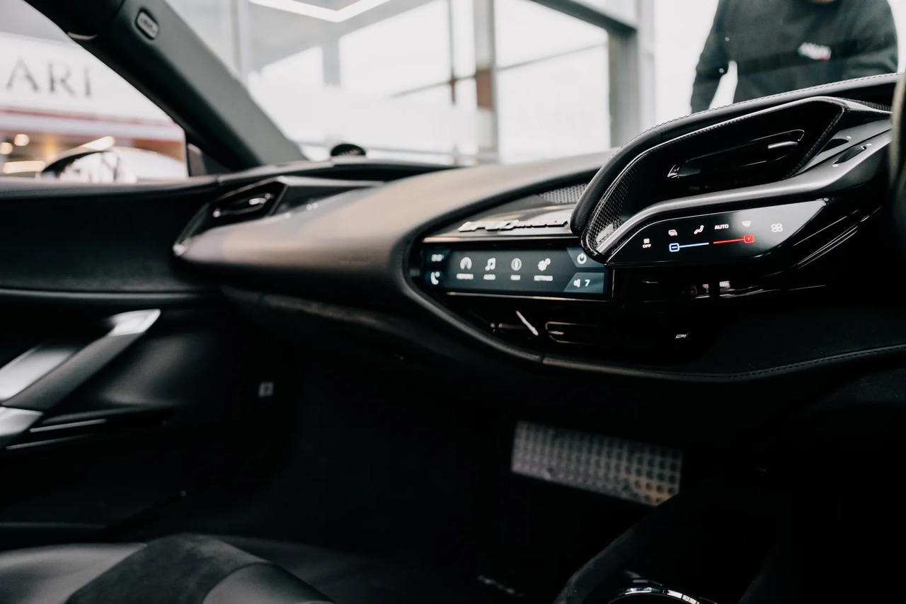 2021 Ferrari SF90 Stradale, 15/20
