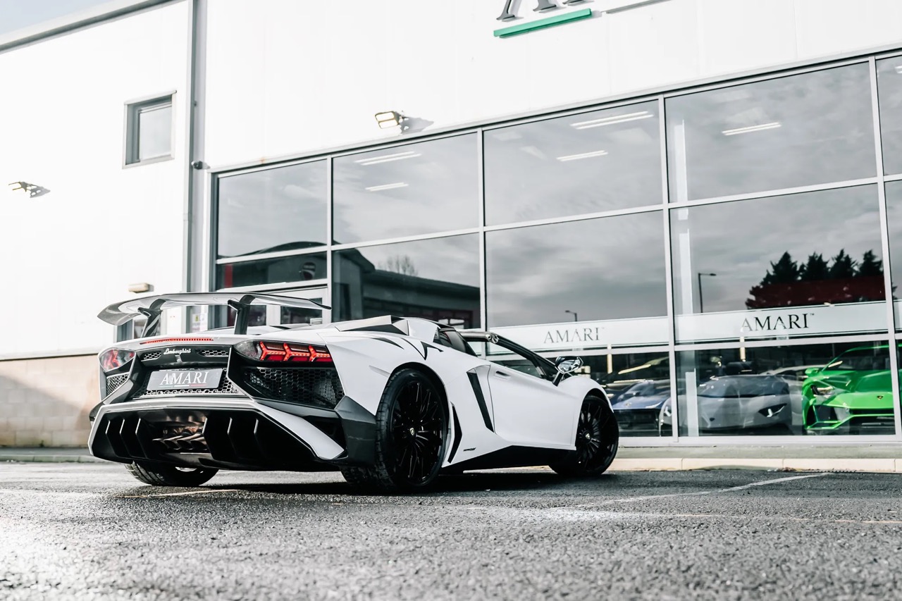2016 Lamborghini Aventador SV Roadster LP 750-4, 13/20