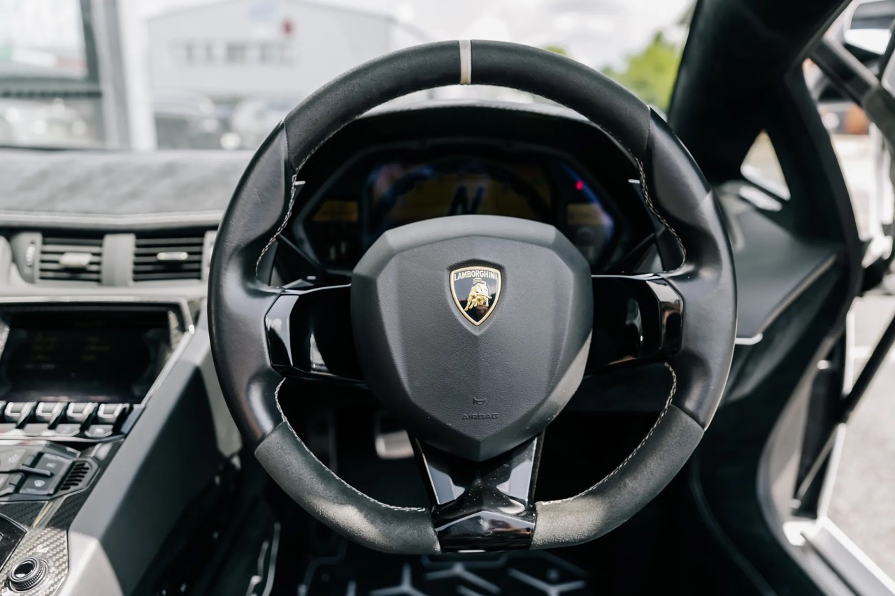 2016 Lamborghini Aventador SV Roadster LP 750-4, 16/20