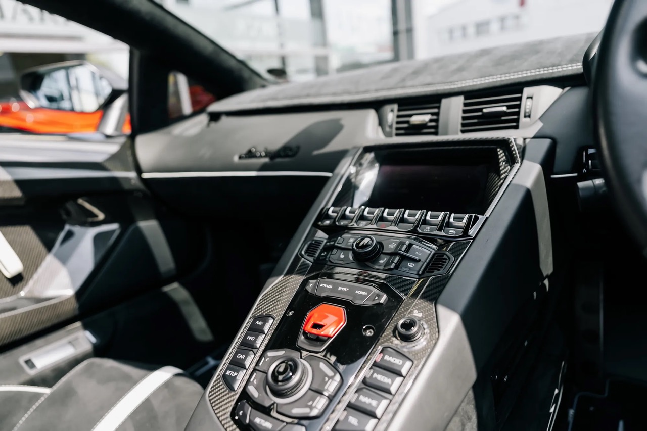 2016 Lamborghini Aventador SV Roadster LP 750-4, 19/20