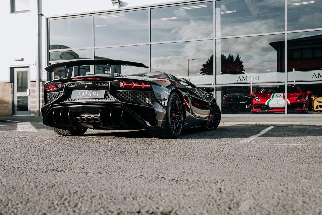 2016 Lamborghini Aventador SV Roadster, 23/43