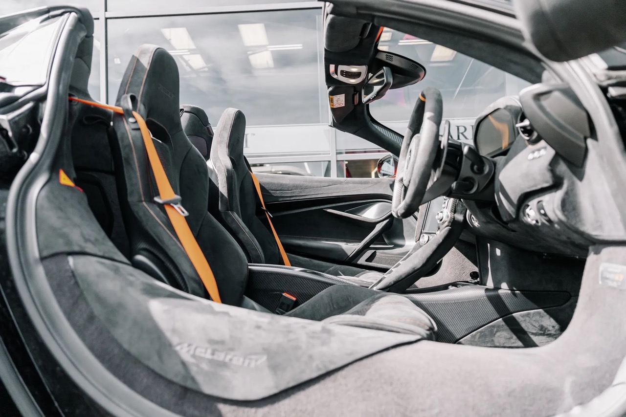 2022 McLaren 765LT Spider, 18/20