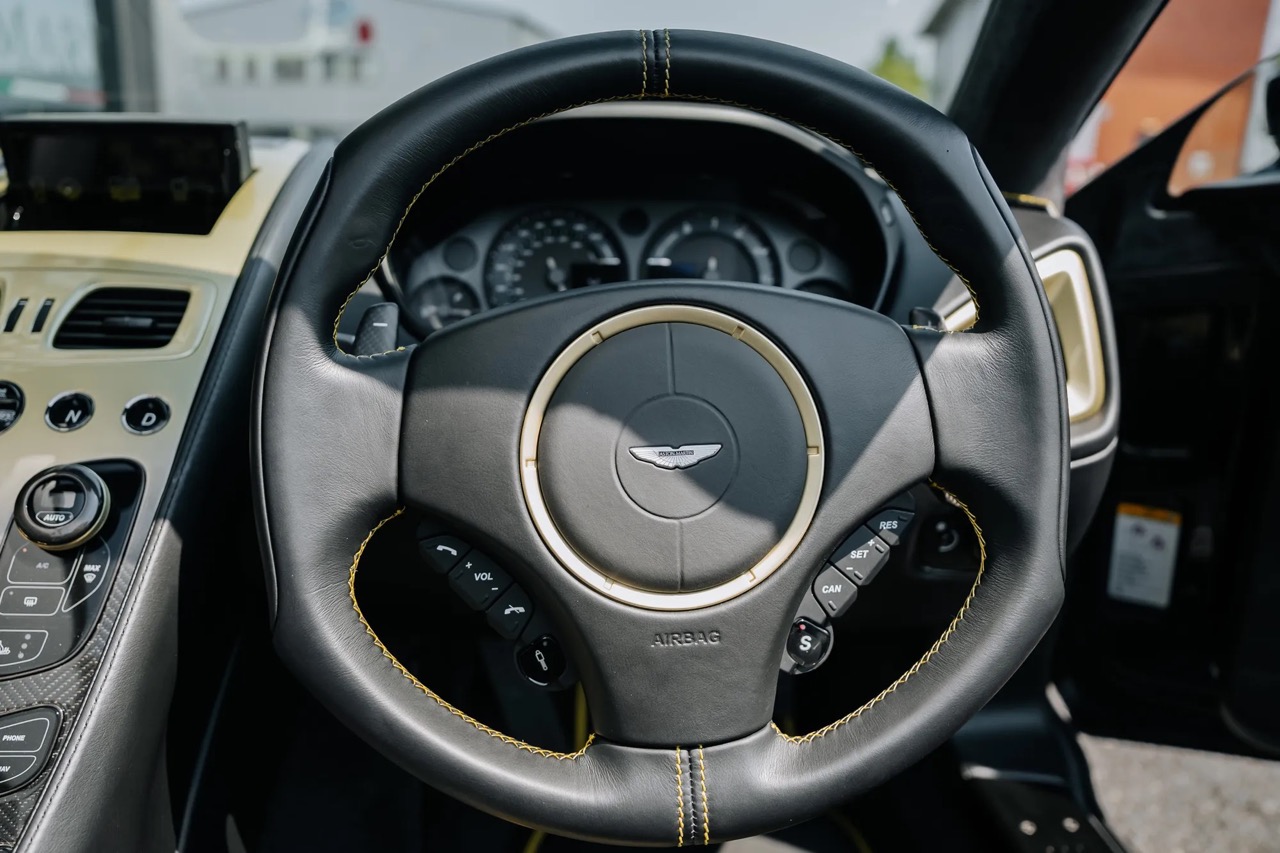 2018 Aston Martin Vanquish Zagato Volante, 17/20