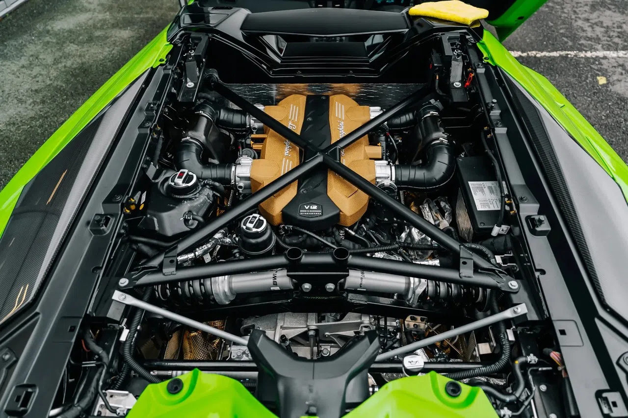 2022 Lamborghini Aventador SVJ LP 770-4 engine