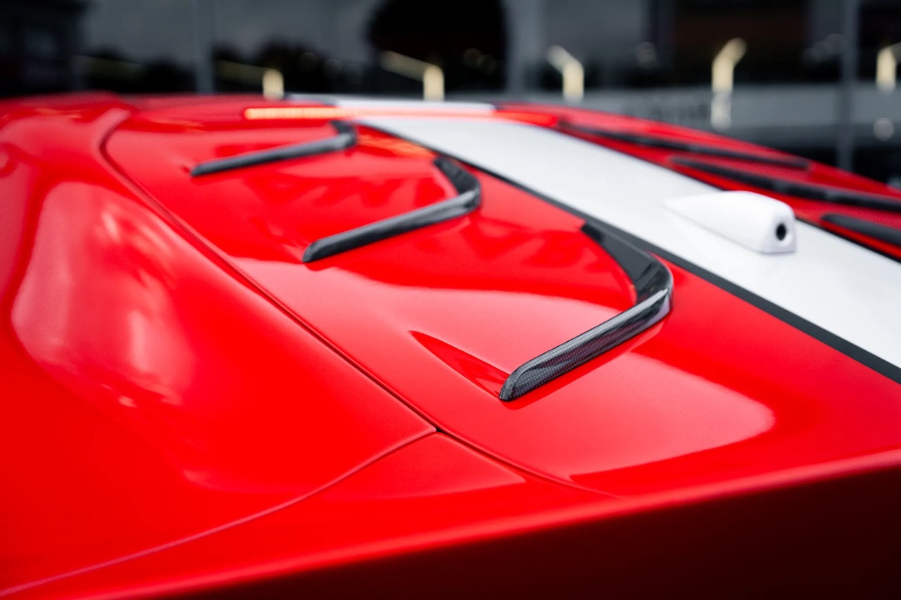 2023 Ferrari 812 Competizione, 10/19