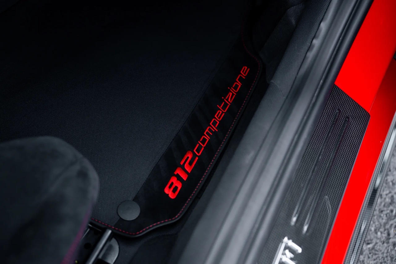 2023 Ferrari 812 Competizione, 13/19