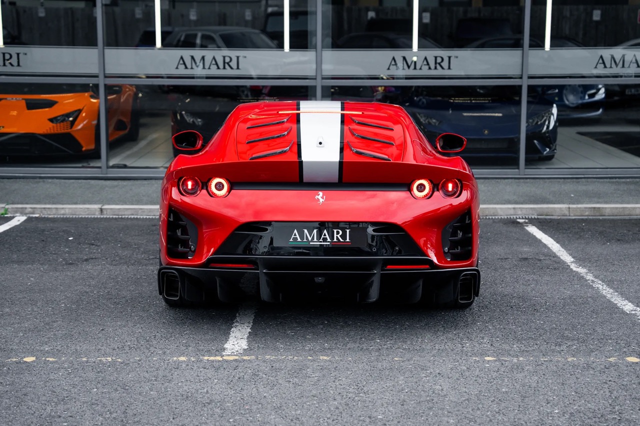 2023 Ferrari 812 Competizione, 18/19