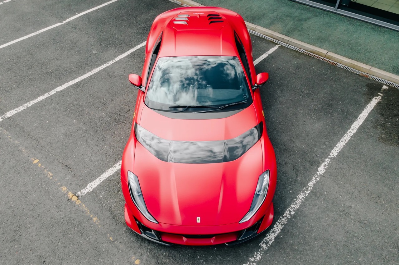 2023 Ferrari 812 Competizione, 3/40