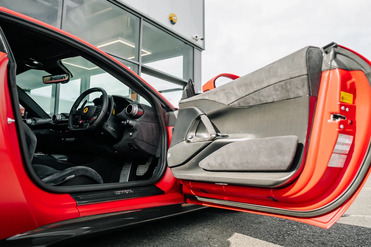2023 Ferrari 812 Competizione, 4/40