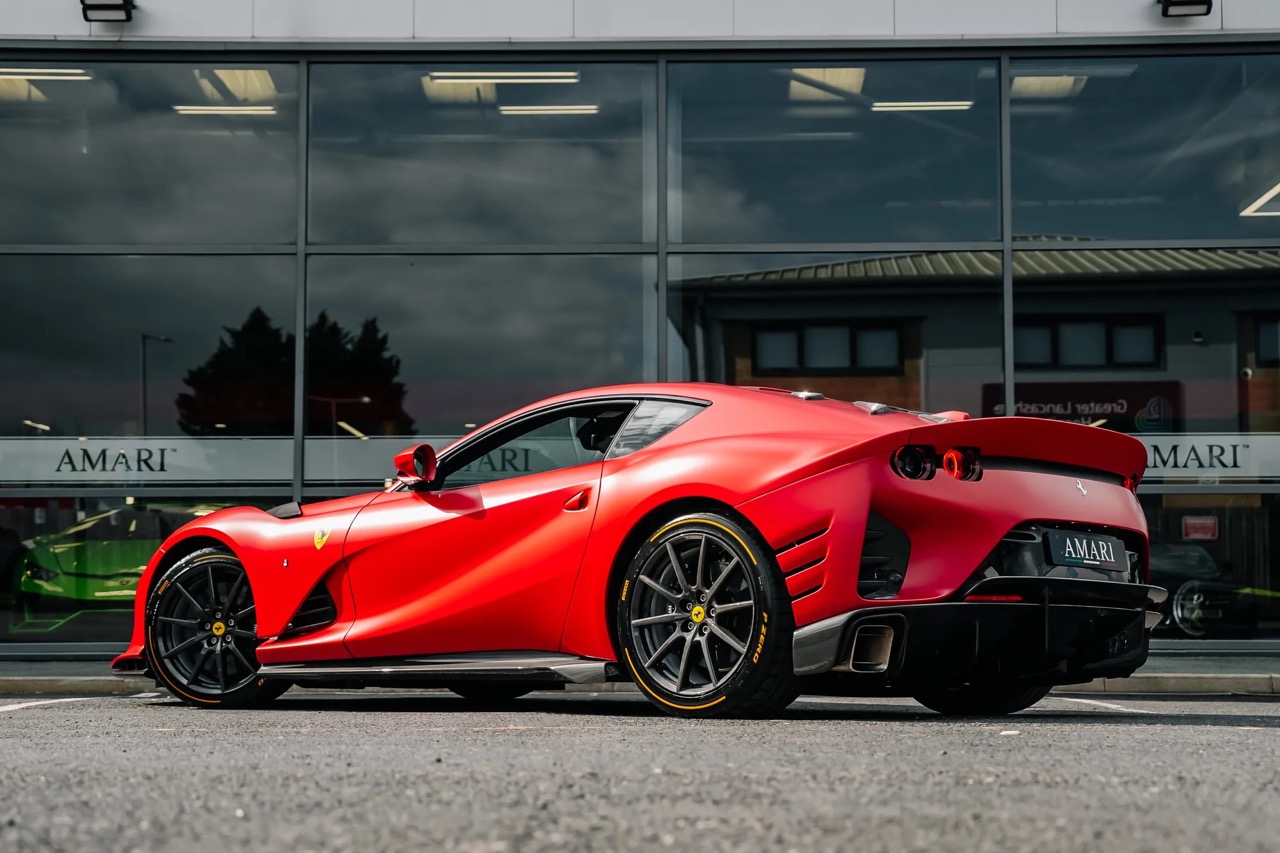 2023 Ferrari 812 Competizione, 7/40