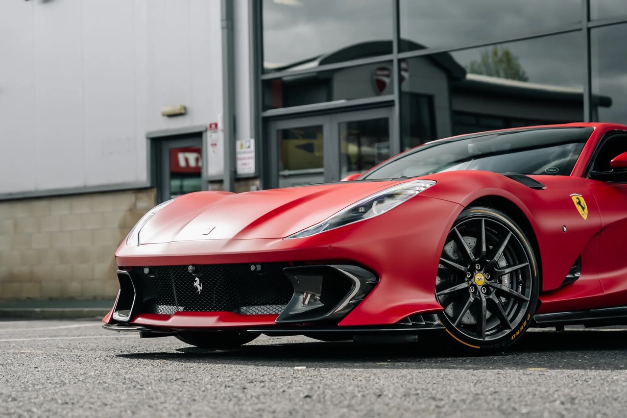 2023 Ferrari 812 Competizione, 12/40