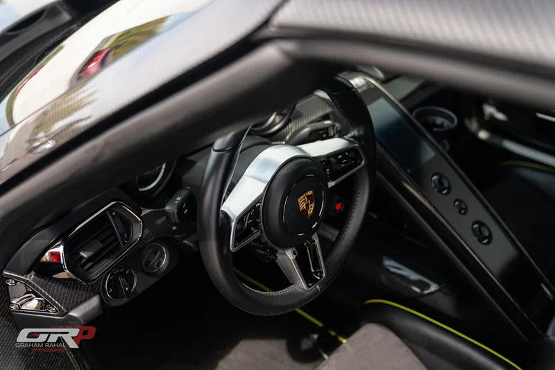 2015 Porsche 918 Spyder interior