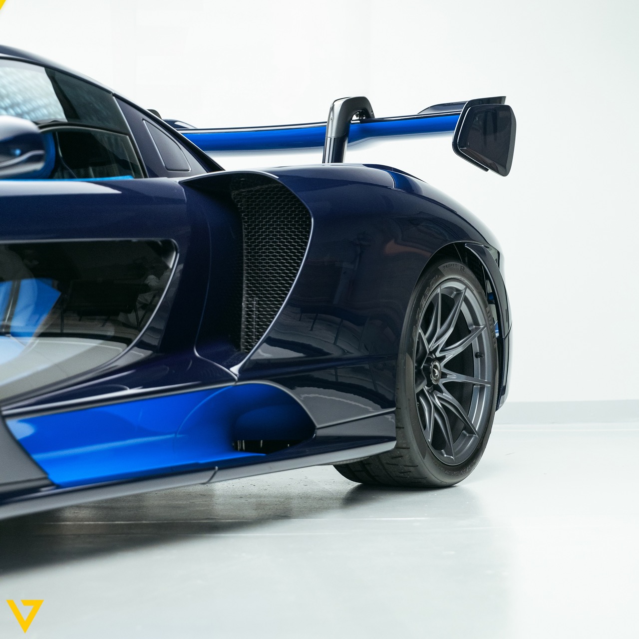 2019 McLaren Senna MSO, 15/18