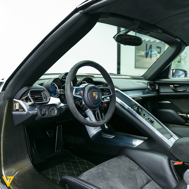 2015 Porsche 918 Spyder, 2/17