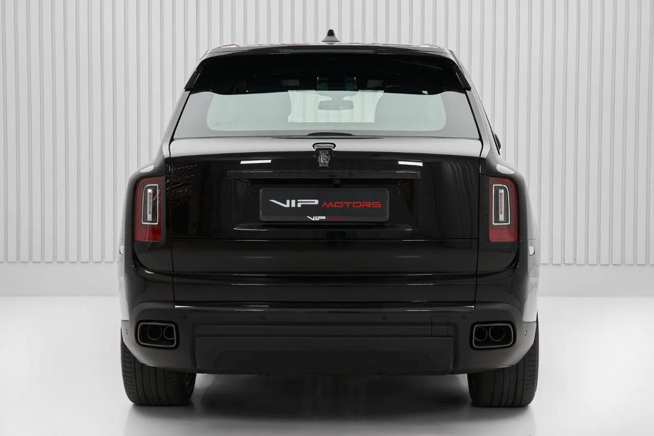 2024 Rolls-Royce Cullinan, rear three-quarter view