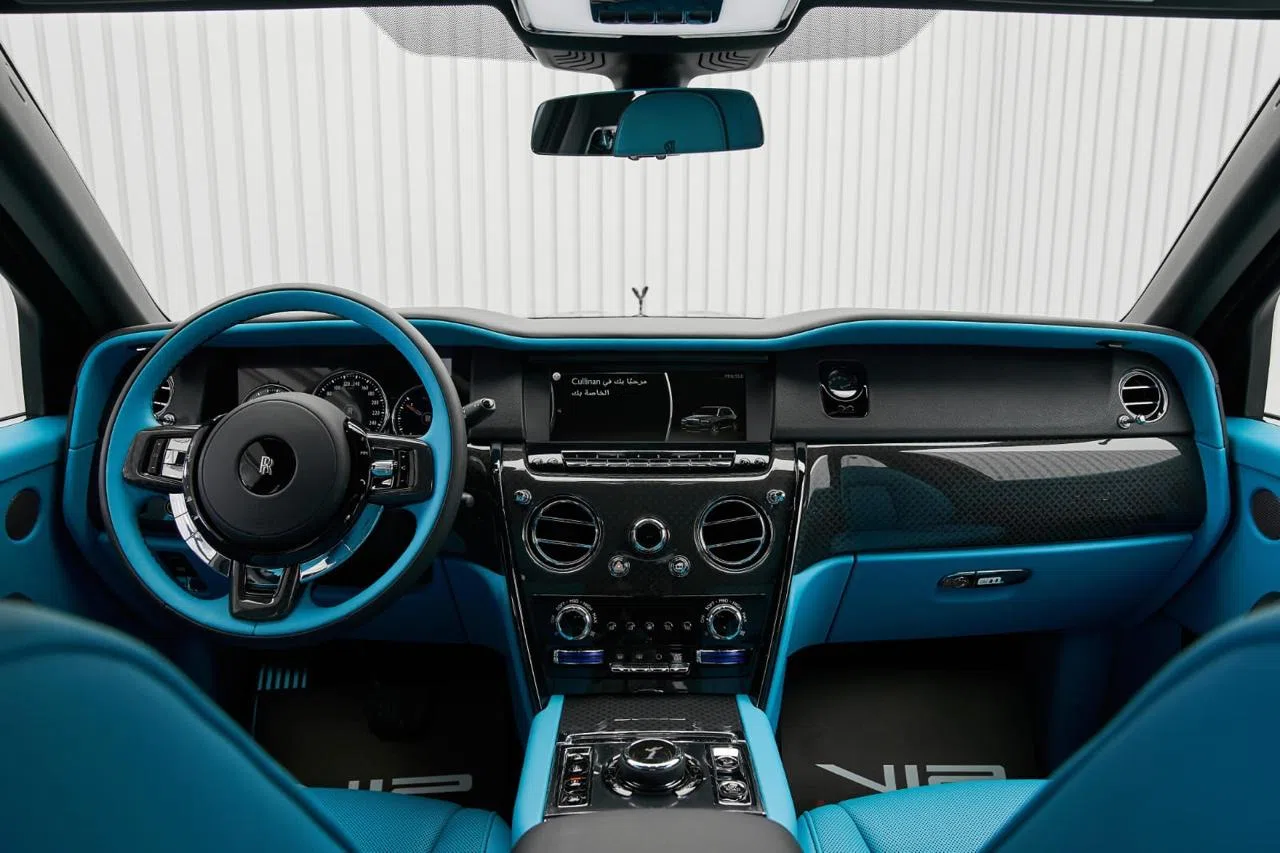 2024 Rolls-Royce Cullinan interior, dashboard