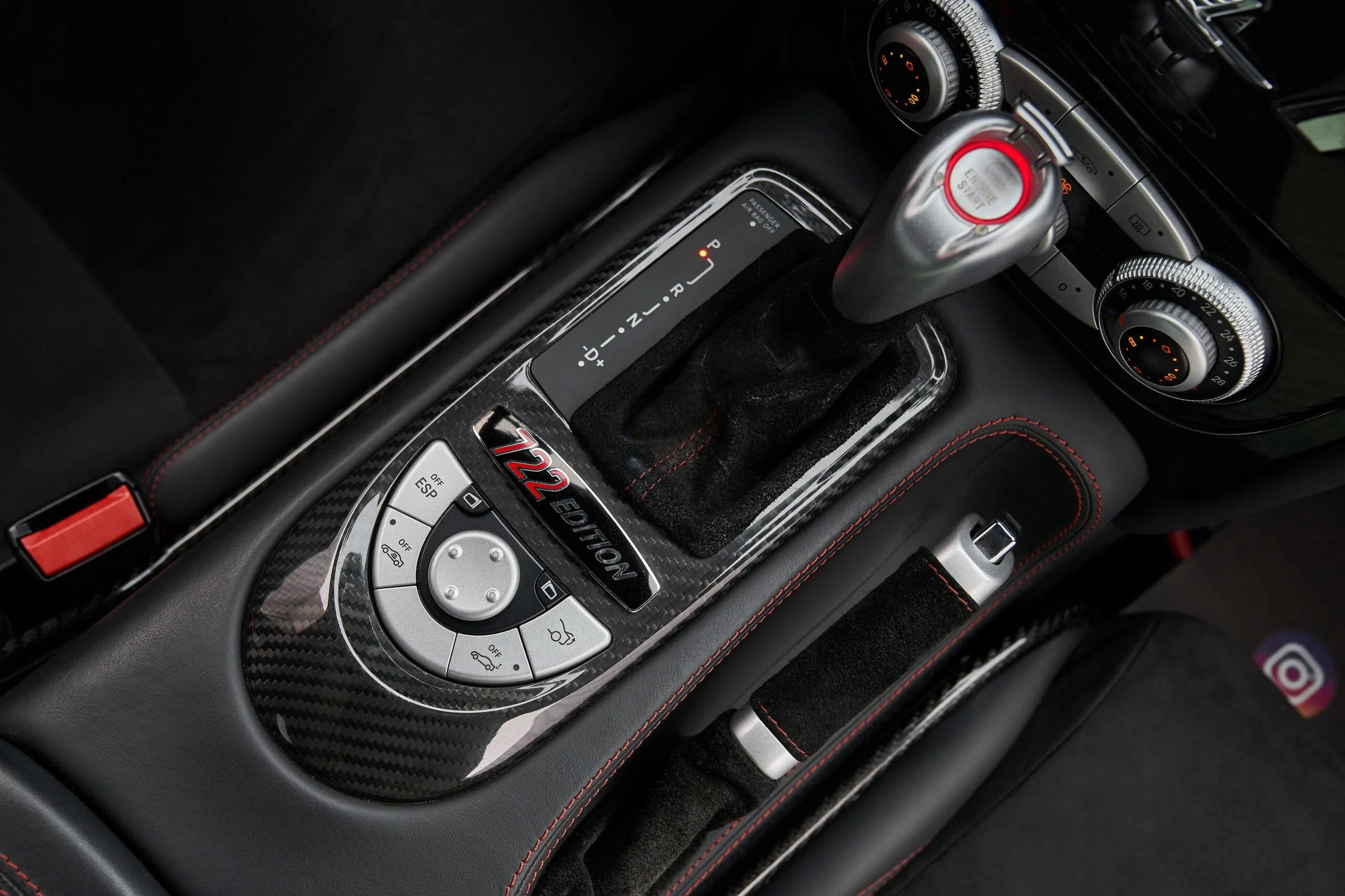 2007 Mercedes-Benz SLR 722 Roadster interior, center console