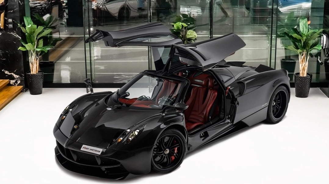 2024 PAGANI HUAYRA CARBON EDITION