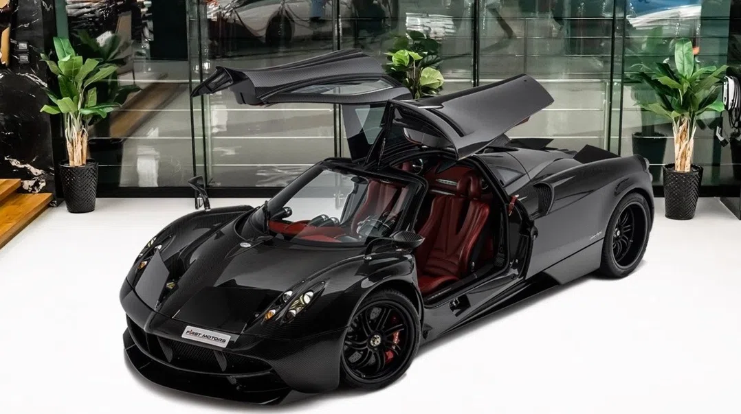 2024 Pagani Huayra Carbon Edition