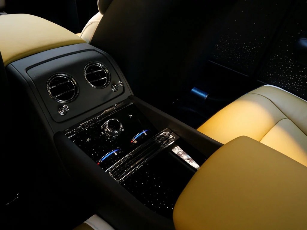 2024 Rolls-Royce Spectre Demonstrator, 8/12