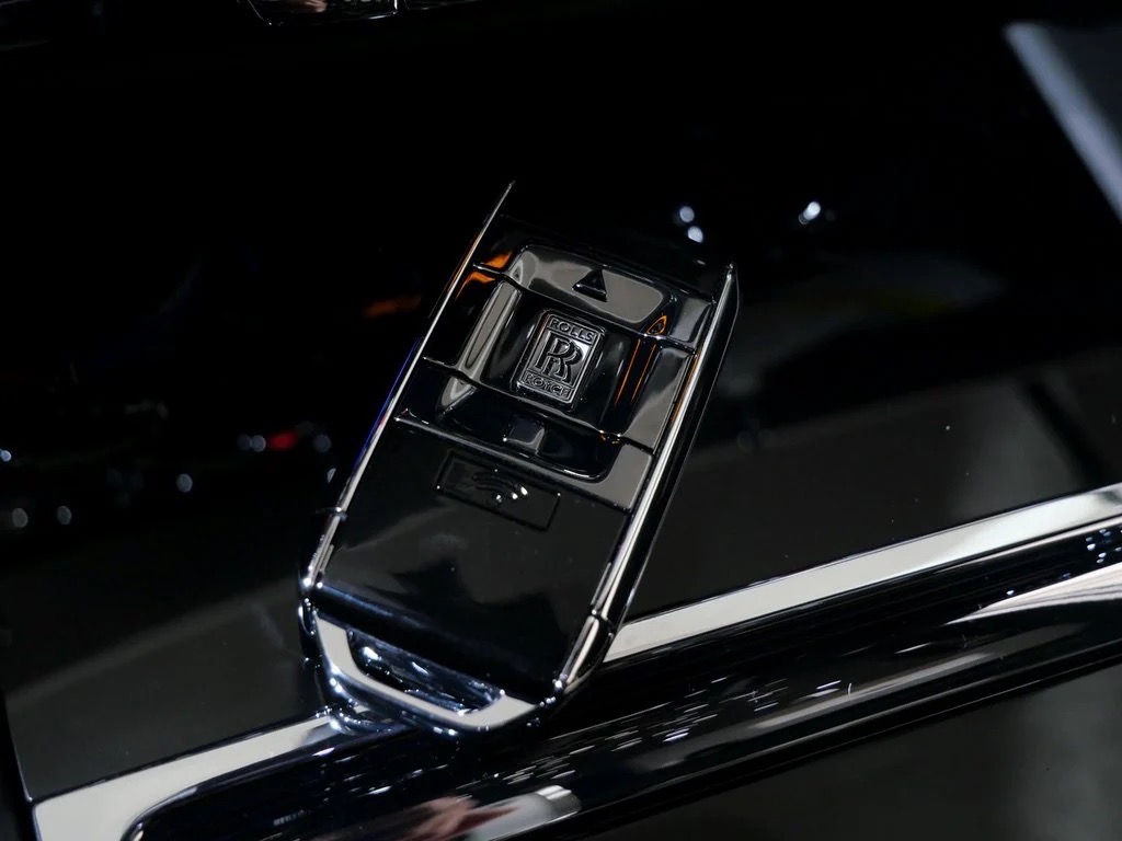 2024 Rolls-Royce Spectre Demonstrator, 11/12