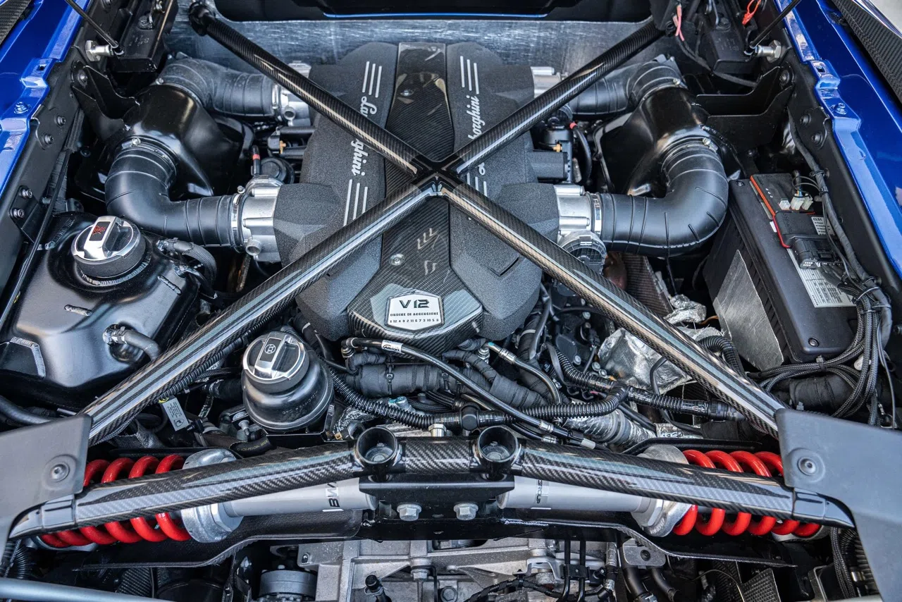 2017 Lamborghini Aventador LP750-4 Superveloce engine