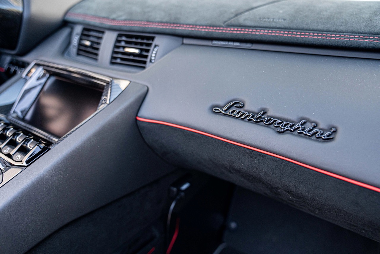 2017 Lamborghini Aventador LP750-4 Superveloce, 6/12