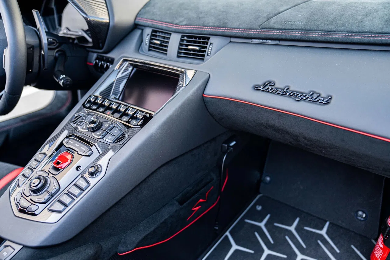 2017 Lamborghini Aventador LP750-4 Superveloce interior