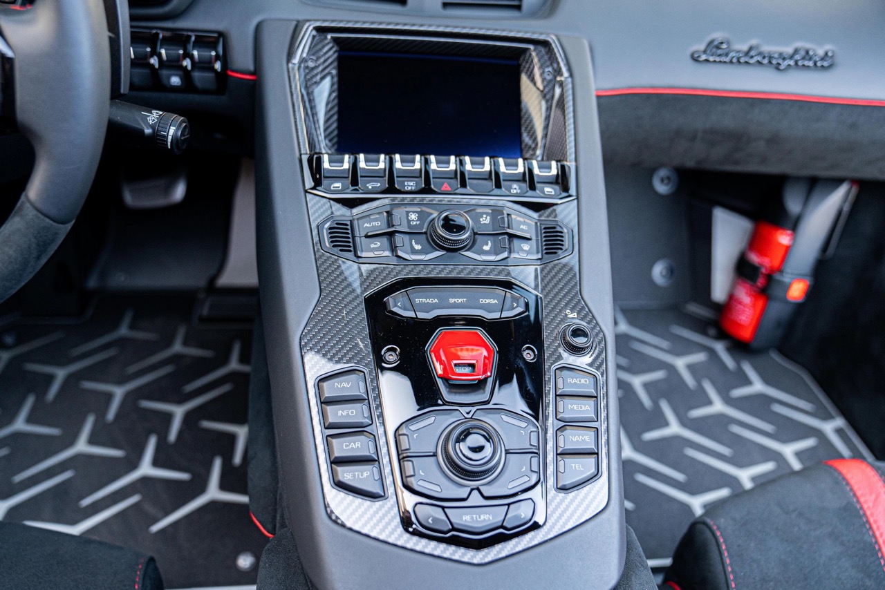 2017 Lamborghini Aventador LP750-4 Superveloce, 10/12