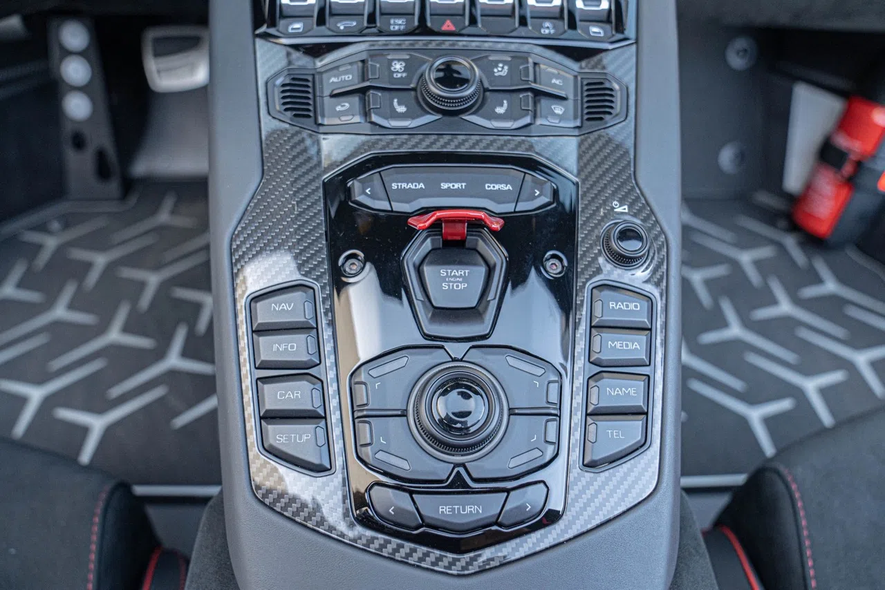 2017 Lamborghini Aventador LP750-4 Superveloce interior, center console