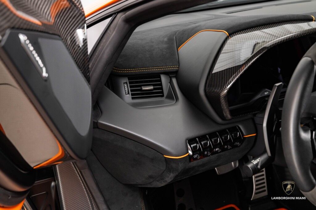 2020 LAMBORGHINI AVENTADOR SVJ, 10/20