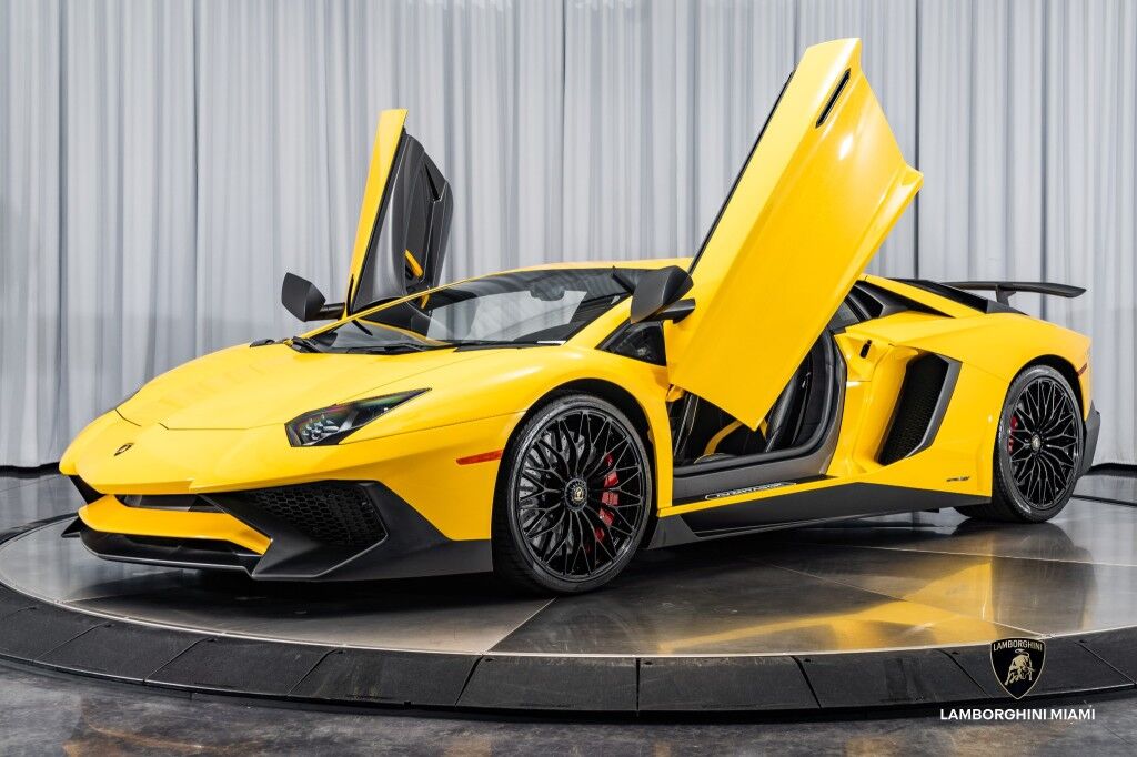 2017 Lamborghini Aventador SV