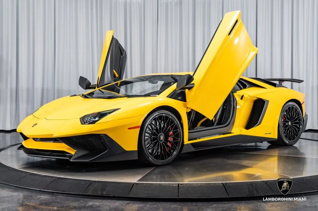 2017 Lamborghini Aventador SV