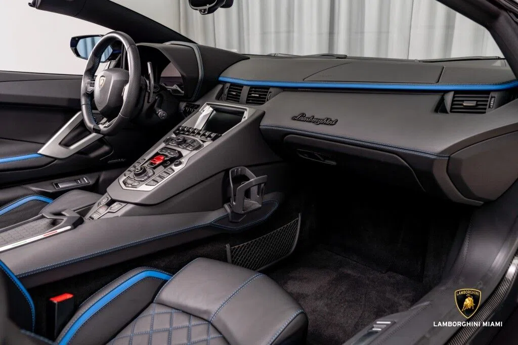 2019 Lamborghini Aventador S interior