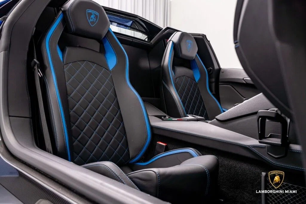 2019 Lamborghini Aventador S interior, seats