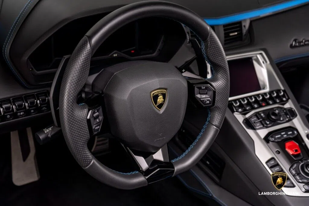 2019 Lamborghini Aventador S interior, steering wheel