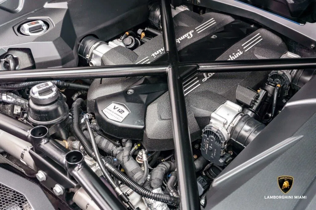 2019 Lamborghini Aventador S engine
