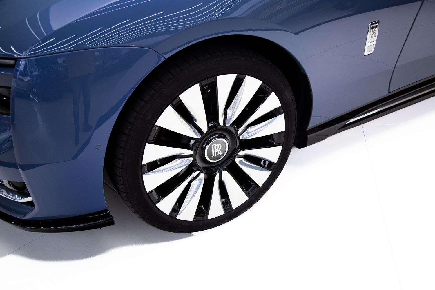2025 Rolls-Royce Spectre, 2/16