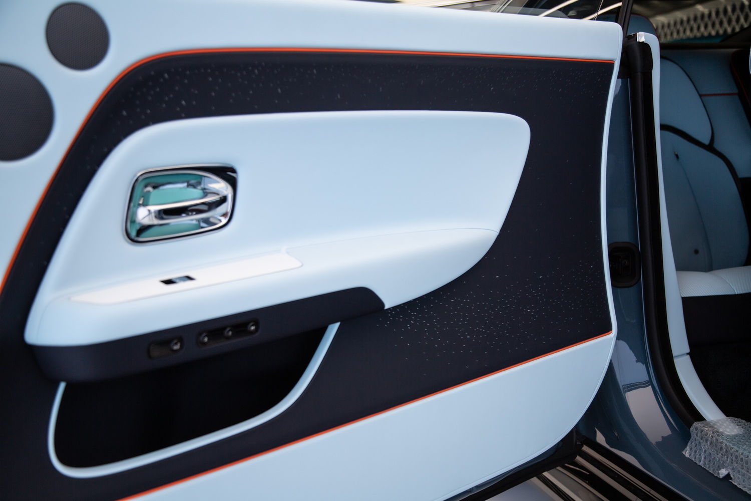 2025 Rolls-Royce Spectre, 12/16