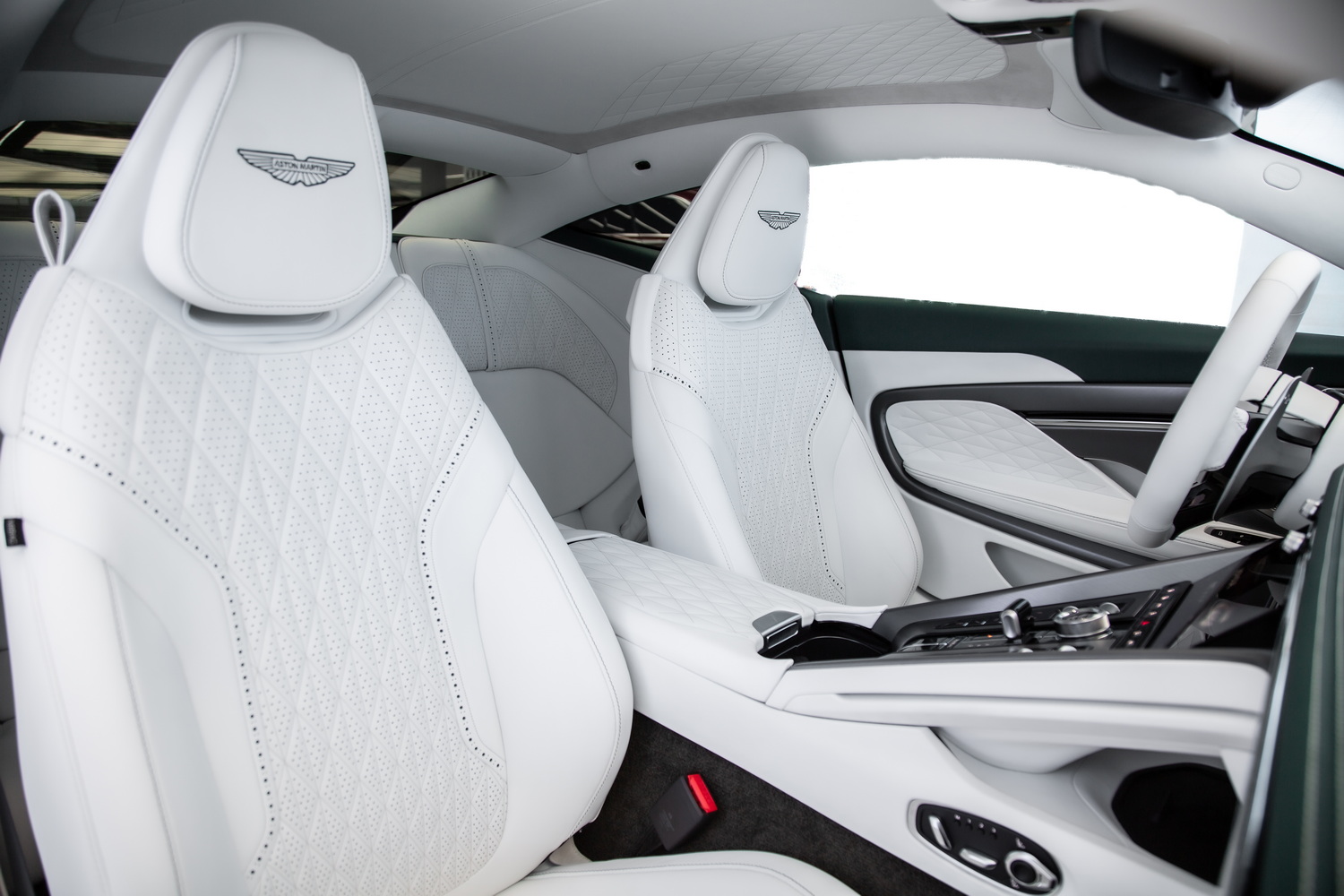 2024 Aston Martin DB12, 4/19